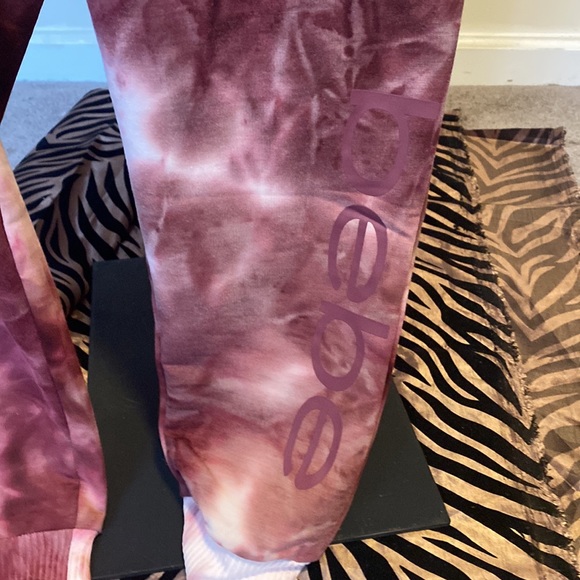NWT WOMEN’S BURGUNDY BEBE TIE-DYE JOGGING SET - Picture 4 of 16